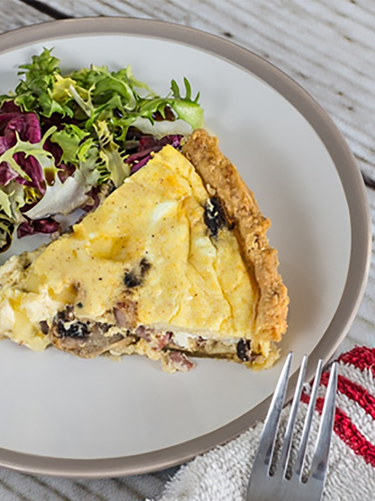keto quiche with bacon, mushroom and cheese